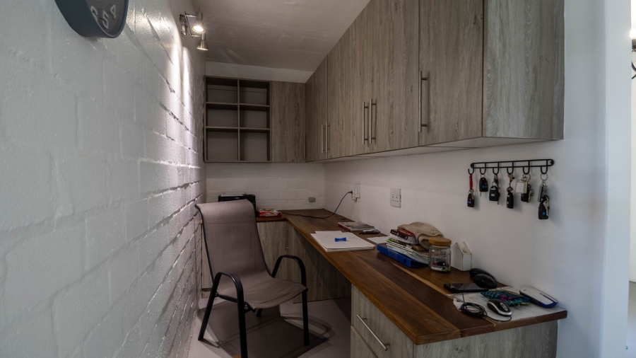 6 Bedroom Property for Sale in Jacobsbaai Western Cape